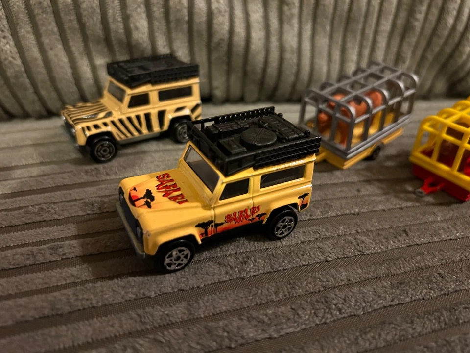 Majorette 266 Land Rover Defender 90 Safari con remolque Lion Jage x 2 Foto 1 de 3