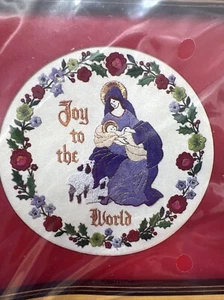 Vintage Creative Circle 2321 Joy To The World Stickpackung 1984 Krippe Religion - Bild 1 von 4