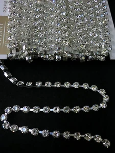 10 CM STRASS BIANCO A METRAGGIO CATENA BASE METALLICA PASSAMANERIA DECORAZIONE - Picture 1 of 1