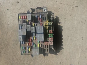 Módulo de unidad de relé de caja de fusibles Cadillac-Chevy-GMC 2003-2006 15201930-02 - Imagen 1 de 5