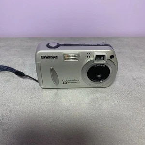 Sony Digital Camera Cybershot DSC-P32 3.2MP Silver Spares/Parts - Picture 1 of 7