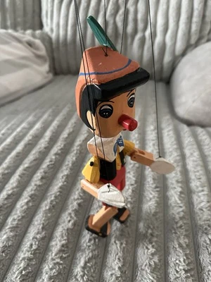 Marioneta de madera vintage de Pinocho hecha a mano    Foto 1 de 2