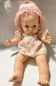 The Eugene Doll Co.-1970’s?Blonde Hair/Grey Eyes-20.5”Doll In Kitty Dress/Bonnet - Bild 1 von 18