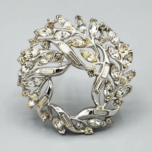 1955 Crown Trifari RENDEZVOUS Crystal Silver Tone Open Wreath Brooch AD PIECE - Picture 1 of 14