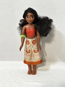 Disney Princess Royal Shimmer Moana Puppe, Modepuppe mit Rock, Zubehör - Bild 1 von 8