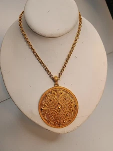 Vtg Roget Open Work Medallion Pendant/Necklace Gold Tone - Picture 1 of 13