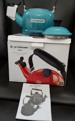 Hervidor de agua Le Creuset Demi de acero esmaltado de 1,25 cuartos, Caribe *NUEVO* Foto 1 de 4