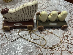 Gerald HENN Wooden Pull Toys LOT 2 ChickHEN & BABY CHICKS Workshops Ex C 94 & 96 - Picture 1 of 17