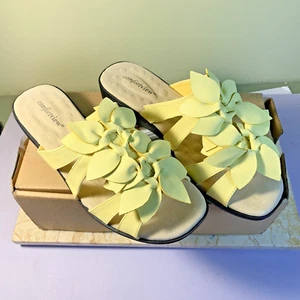 Comfortview Women’s Sandal Slip Ons Ultra Chic Yellow Floral Size 9W New - Picture 1 of 8