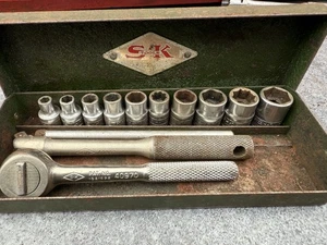Vintage S-K Tools 1/4" Antrieb 13-teilig SAE Steckschlüsselsatz Made in USA mit Originalkarton - Bild 1 von 3