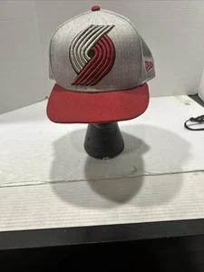 Neu mit Etikett Portland Trail Blazers Mitchell & Ness eng anliegende 7 1/2 Kappe NBA Basketball Mütze - Bild 1 von 8