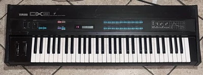 Yamaha DX-9 Sythesizer Keyboard - Image 1 of 4
