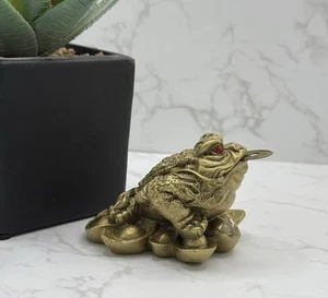 CHINESE BRONZE FENG SHUI 3 LEGGED LUCKY WEALTH MONEY TOAD FROG ORNAMENT PARTY - Picture 1 of 6