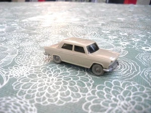 Wiking 1:87  Fiat 1800 aus den 60er Jahen  grünlichbeige ?  Art. 460  PW65 - Bild 1 von 3