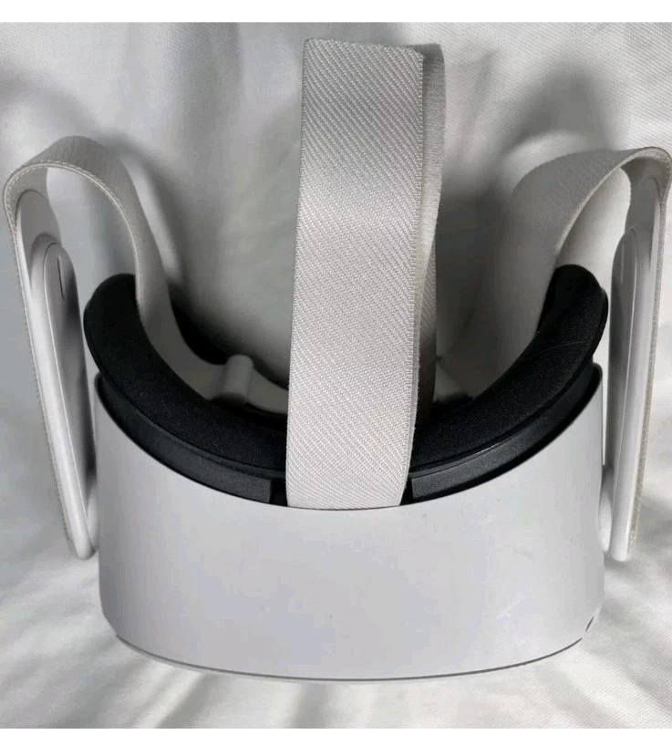 Oculus Quest 2 128GB All-in-one VR Headset - White Headset ONLY No Controllers - Image 1 of 1