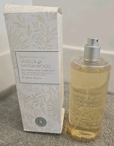  Victoria's Secret 'Naturally' Vanilla & Sandalwood Moisture Mist 300ml No Cap - Picture 1 of 4