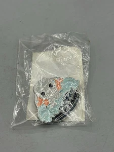 Pin Funko Pop Baby Dumbo Esmalte en Bañera Tomar Baño Hot Topic Exclusivo - Imagen 1 de 3