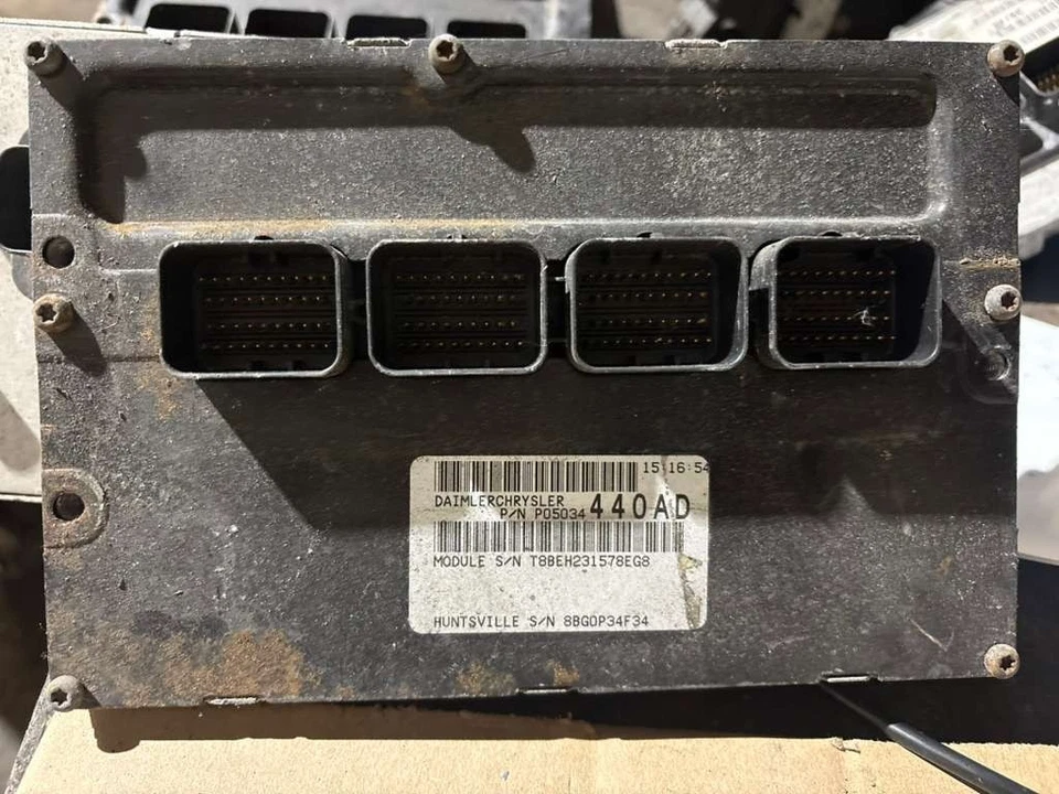Módulo de control del motor Chrysler PT Cruiser 2006 ECU P05034440AD Foto 1 de 1