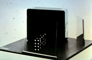 FUTURE PHOTO 1977) "HOLOGRAPHIC DISPLAY" (Future Report*) - Picture 1 of 2