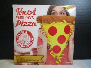 Knot Your Own Pizza 16" Kissenset Horizon Group Neu Alter 6+ - Bild 1 von 10