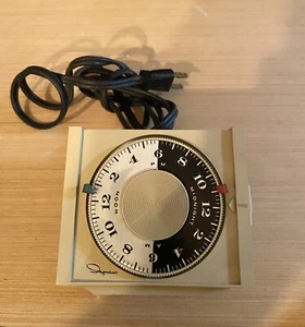 Ingraham 24 Hr Appliance Timer Model 12001 Auto/Manuel - Picture 1 of 3