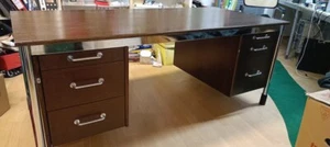 Schreibtisch, braun, Doppelwange, 170x80 cm, makelloser Zustand - Bild 1 von 4