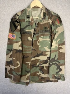 US ARMY Woodland Camo Combat Field Jacket Gr. Small R U.S. Flagge medizinischer Kalvarienberg - Bild 1 von 17