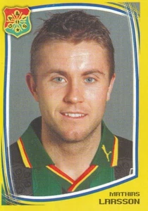 050 MATHIAS LARSSON # ROOKIE SWEDEN GAIS STICKER FOTBOLL ALLSVENSKAN 2000 - Foto 1 di 2