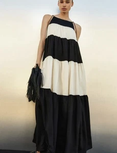 H&M Estate 2025: Abito con cravatta a strati nero/crema. Nuovo con etichetta. Taglia S. Esaurito - Foto 1 di 9
