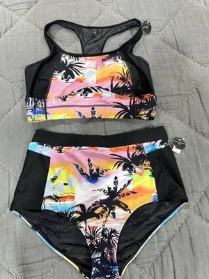 Juego de Natación TORRID Deportivo Espalda Corredora Tropical con Bolsillos Palmeras Talla 0 12-14 Foto 1 de 4