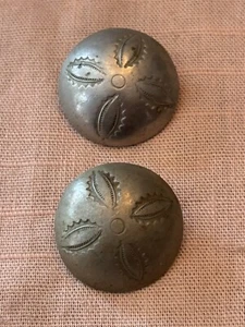 Juego de dos botones concho vintage Southwestern Navajo níquel plata - Imagen 1 de 3