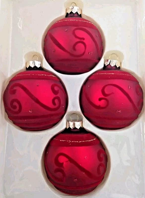 Juego de 4 adornos de vidrio vintage brillantes creaciones rojas con diseño de fieltro y brillo Foto 1 de 4