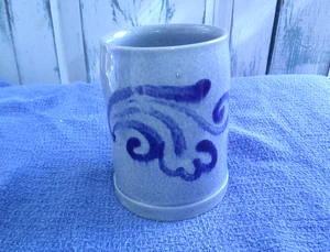 Taza de gres vintage esmaltada en sal azul cobalto y gris firmada - A1 - Imagen 1 de 4