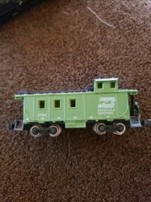 Model Power - N Scale - Burlington Northern Caboose 20176 - No. 3498 - Image 1 of 4