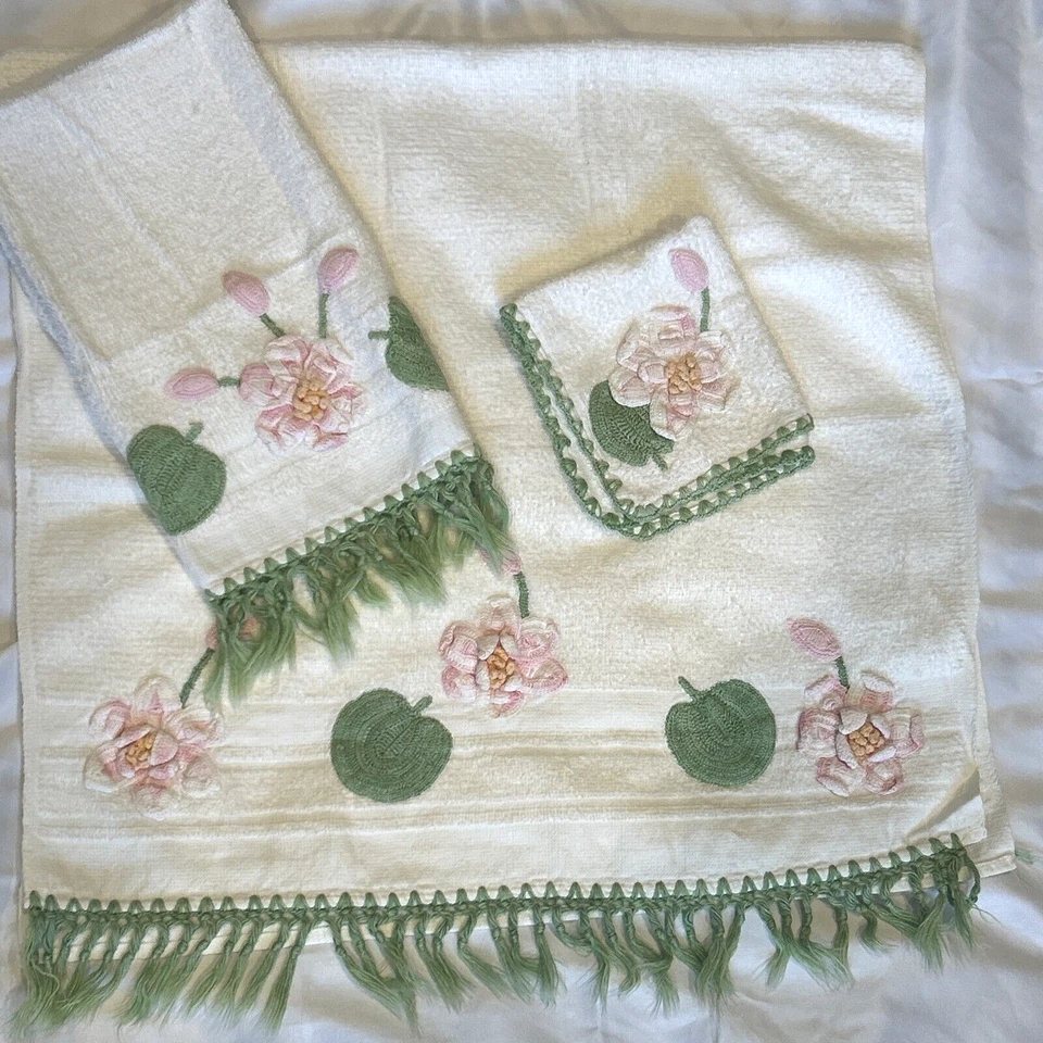Vintage Bathroom Bath & Hand Towel w/ Washcloth Crochet Pink Flowers Green Trim - Image 1 of 4