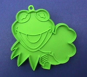 Hallmark COOKIE CUTTER St Patrick Vintage KERMIT FROG SHAMROCK 1981 Holiday SOFT - Picture 1 of 2