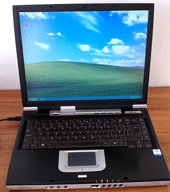 Vintage Ergo Ensis L4500R Intel Pentium Laptop - Win XP Pro - 20gb HD - c2005 - Image 1 of 4