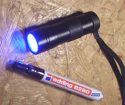 Geocahing Outils UV Lampe de Poche 12 LED + Spécial Edding 8280 (Empaqueter) - Photo 1/3