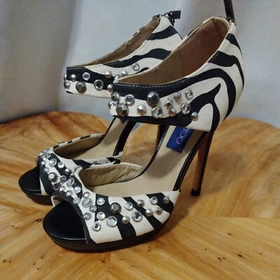 Tacones de aguja Jimmy Choo para H&M gamuza estampado de cebra con tachuelas y pedrería talla 36 Foto 1 de 4