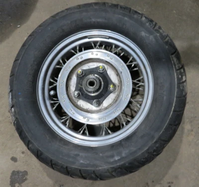 2004 HONDA VTX 1300 S, REAR TIRE AND WHEEL ME880 (OPS7039) Foto 1 de 4