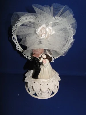 New Wilton Vintage "Wedding Kiss" Bride & Groom Cake Top, pink rose  # 110-228 - Image 1 of 4