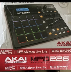 Akai MPD226 MIDI Pad Controller – 16 Pads, USB, sehr guter Zustand - Bild 1 von 4