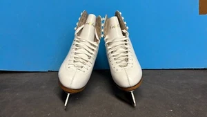 New Discontinued Celebrity skates size 5W with Eclipse Capri blade NEW - Picture 1 of 5