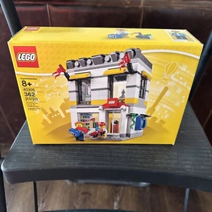 LEGO 40305 Microscale LEGO Brand Store (362 pieces) - Picture 1 of 2
