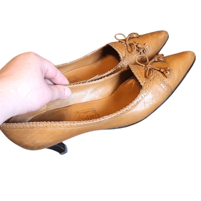 Tacones vintage Y2K Salvatore Ferragamo para mujer marrón caramelo punta talla 9,5B Foto 1 de 4
