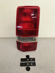 1994-1995 Land Rover Discovery Series 1 Tail Light DRIVER LH Left Side OEM - Picture 1 of 16