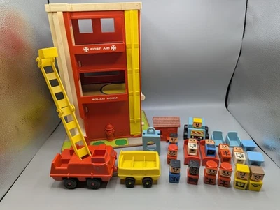 DE COLECCIÓN PLAYSKOOL CENTRO DE RESCATE DE BOMBEROS #470 SET 1973 CON FIGURAS Y ACCESORIOS Foto 1 de 4