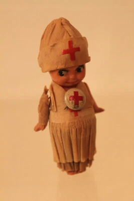 Rare petit celluloid représentant un kweepie infirmière - Photo 1/2