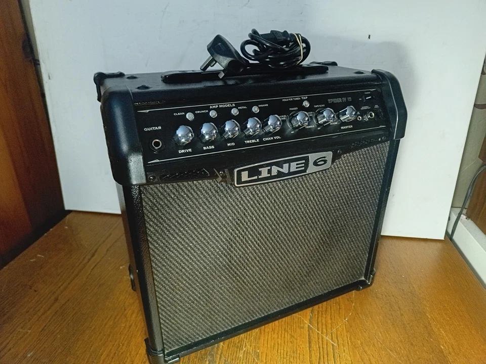 Line 6 Spider iv 15W Guitar Amplifier 8" Digital Modelling Effects SERVICED*  - Image 1 of 4