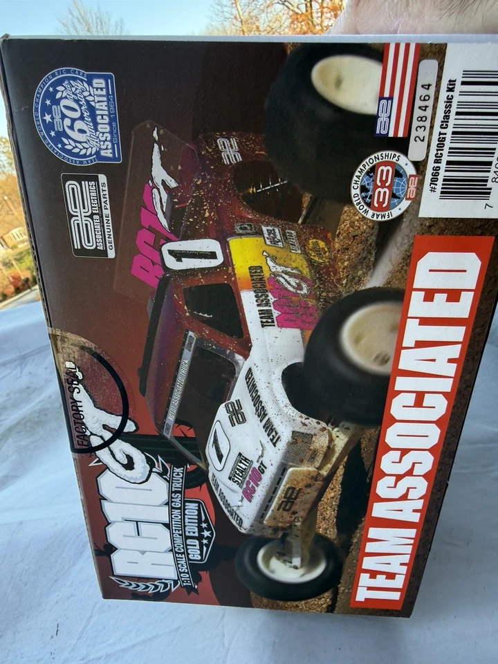 Camión de competición Associated 7066 Nitro RC10GT clásico escala 1/10 edición dorada Foto 1 de 4